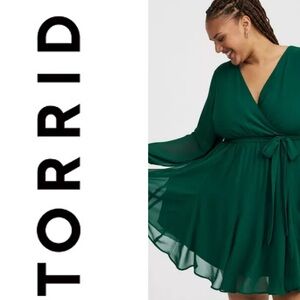 NWT TORRID Chiffon Surplice Mini Dress Botanical Green Size 0/L